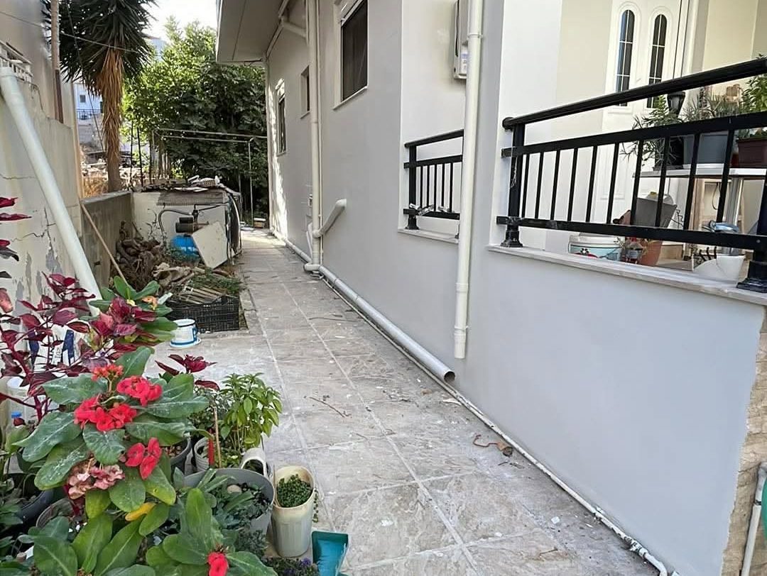 Αυλή μονοκατοικίας — μετά